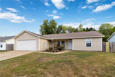 22020 Dorothy Dr, Siloam Springs, AR 72761