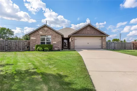 900 SW Crownview St, Bentonville, AR 72712