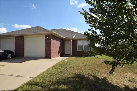 204 E 206 E Marietta Ct, Rogers, AR 72758