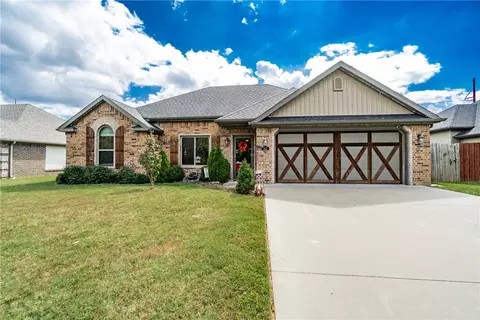 371 Lucian Ln, Springdale, AR 72764