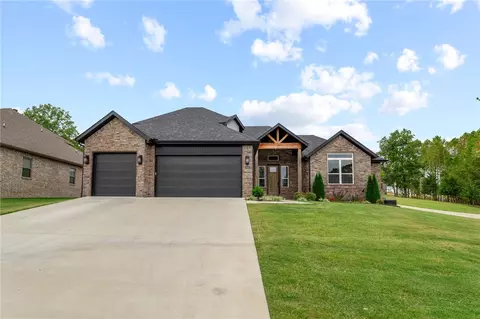 1003 Red Oak Loop, Springdale, AR 72762