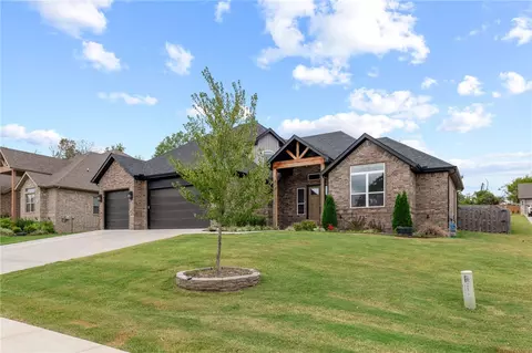 1003 Red Oak Loop, Springdale, AR 72762 photo 2