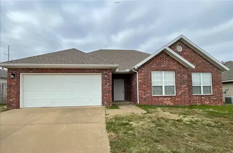 800 SW Summit Chase Rd, Bentonville, AR 72712