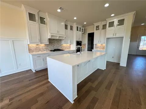 Kitchen - 312 Estella St, Lowell, AR 72745 photo 2 of 4