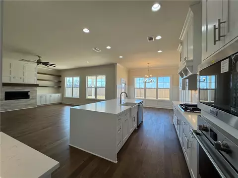 Kitchen - 312 Estella St, Lowell, AR 72745 photo 3 of 4