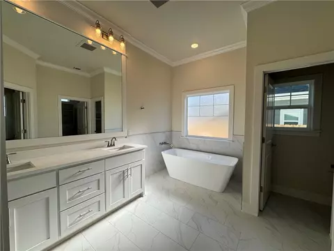 Bath - 312 Estella St, Lowell, AR 72745 photo 2 of 10