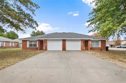 705 E 707 E Kara Ln, Rogers, AR 72758