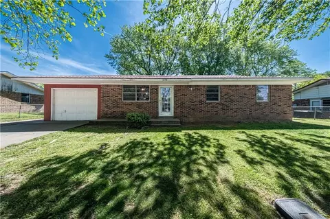 1098 Eubanks St, Decatur, AR 72722