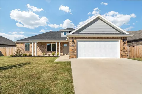 955 Arden St, Tontitown, AR 72762