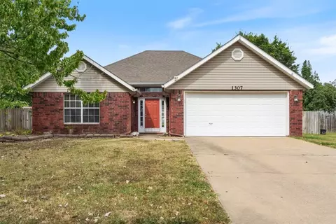 1307 Abraham Dr, Siloam Springs, AR 72761