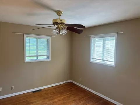 Bedroom - 616 Beverly Dr, Harrison, AR 72601 photo 4 of 4