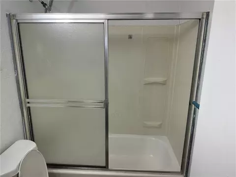 Bath - 616 Beverly Dr, Harrison, AR 72601 photo 2 of 2