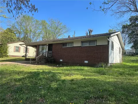 Exterior - 616 Beverly Dr, Harrison, AR 72601 photo 2 of 6