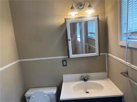 Bath - 616 Beverly Dr, Harrison, AR 72601 photo 1 of 2