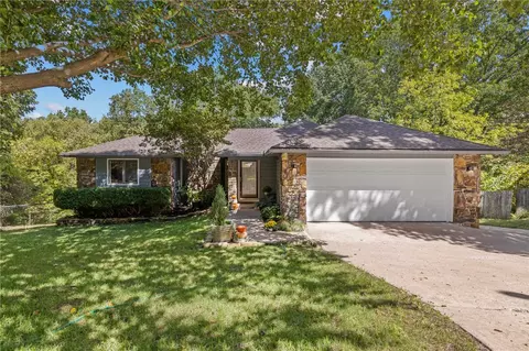 17 Dolphin Ln, Bella Vista, AR 72715