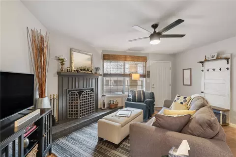 306 Fairway Cir #B, Springdale, AR 72764
