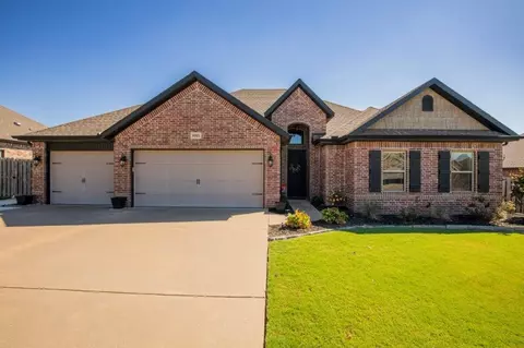 6301 S 57th St, Rogers, AR 72758