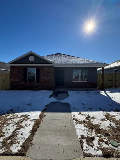 2444 E Illinois, Fayetteville, AR 72701