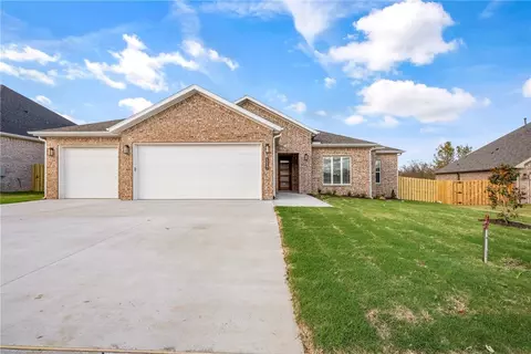 1104 Bacon Dr, Pea Ridge, AR 72751