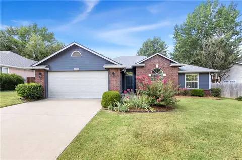 1787 N Hunters Rdg, Fayetteville, AR 72701