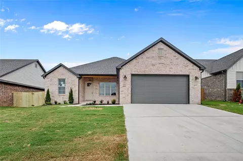 180 N Eagle Mountain St, Prairie Grove, AR 72753