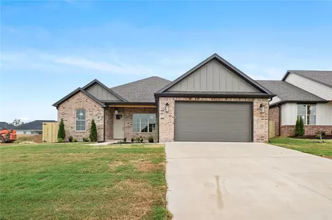 160 N Eagle Mountain St, Prairie Grove, AR 72753