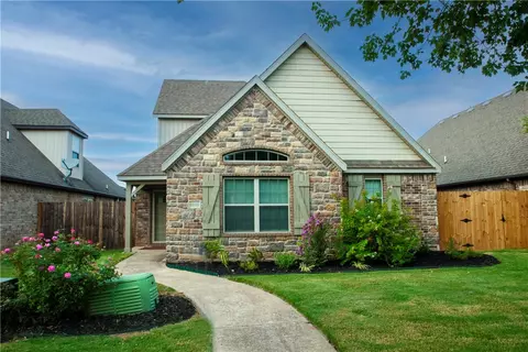 3200 SW Warberry Ave, Bentonville, AR 72712