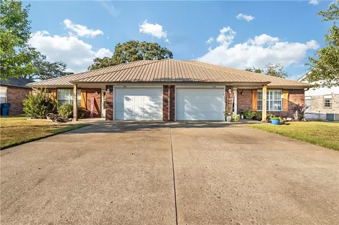 55 Holly Dr, Bentonville, AR 72712