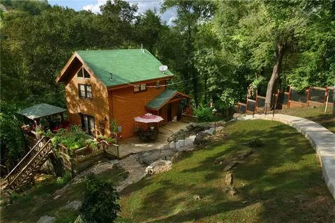10 Vine St, Eureka Springs, AR 72632