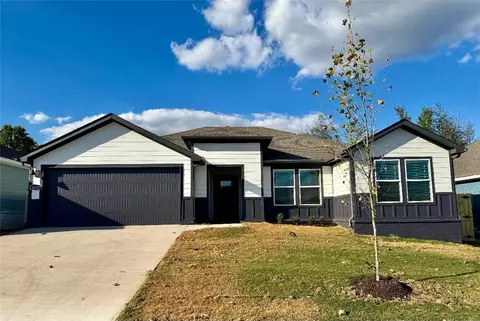 4450 W Glacier St, Fayetteville, AR 72704