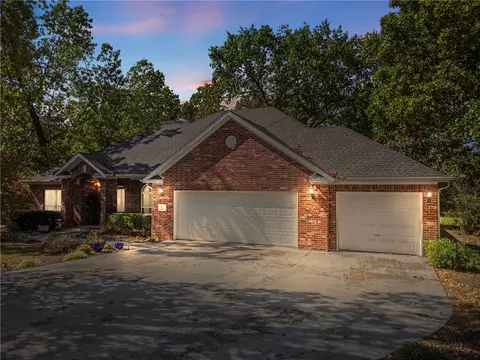 4 Kirk Cir, Bella Vista, AR 72715