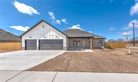 227 N Sheep Dog Ave, Farmington, AR 72730