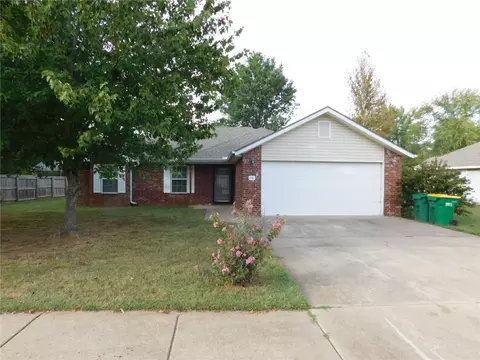 90 Rob St, Farmington, AR 72730