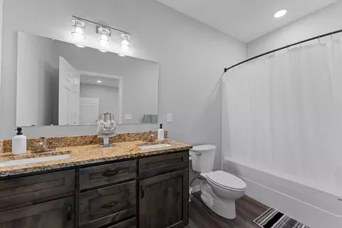 Bath - 1219 Speer Dr, Harrison, AR 72601 photo 1 of 3