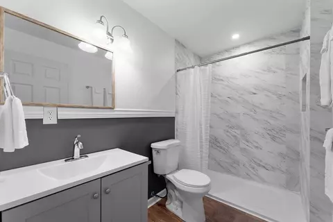 Bath - 1219 Speer Dr, Harrison, AR 72601 photo 3 of 3