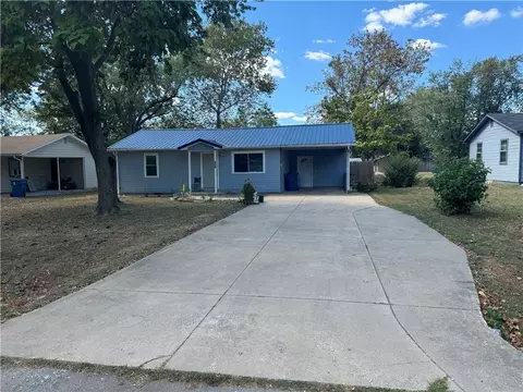 321 N Little Ave, Gentry, AR 72734