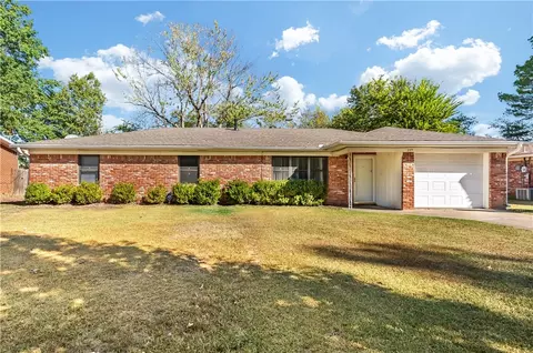 209 W Eliff St, Siloam Springs, AR 72761