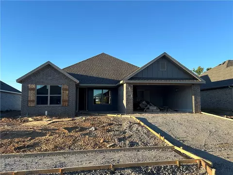 300 Palm St, Centerton, AR 72719