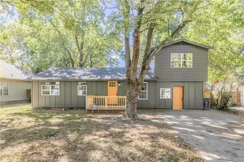 1363 Hendrix St, Fayetteville, AR 72703