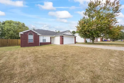 200 S Bailey St, Lowell, AR 72745
