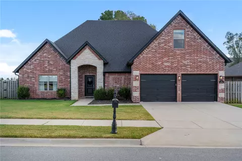 900 Sunset Ln, Centerton, AR 72719