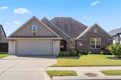 4804 W Lakewood Dr, Rogers, AR 72758