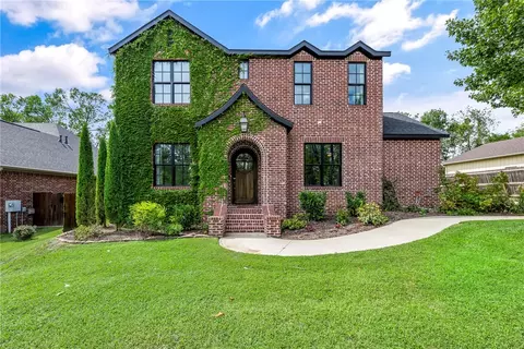 525 NW J St, Bentonville, AR 72712