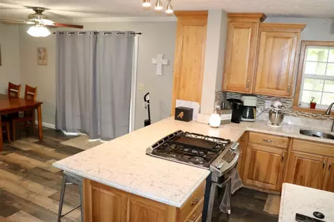 Kitchen - 9202 Sims Rd, Harrison, AR 72601 photo 2 of 2