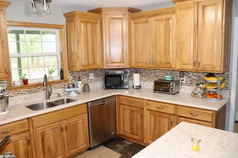 Kitchen - 9202 Sims Rd, Harrison, AR 72601 photo 1 of 2