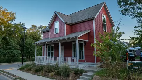 313 E 10th St, Fayetteville, AR 72701