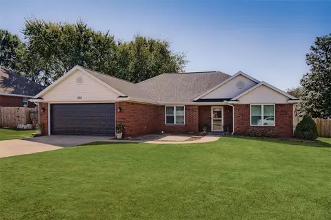 403 Edgehill Ave, Lowell, AR 72745