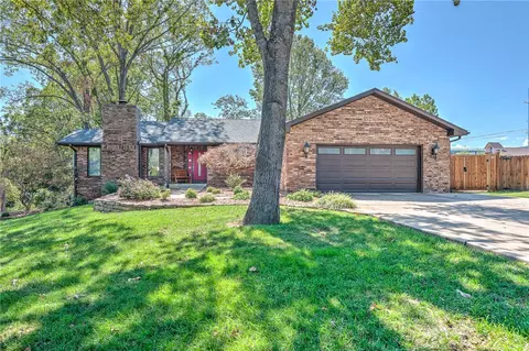 1108 NE 10th St, Bentonville, AR 72712