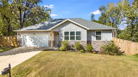6 Eastleigh Dr, Bella Vista, AR 72714
