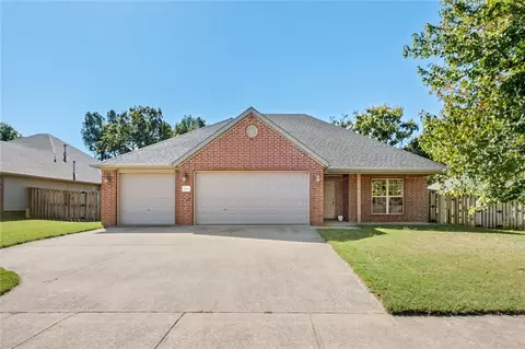 8409 W Vista Terrace Dr, Fayetteville, AR 72704